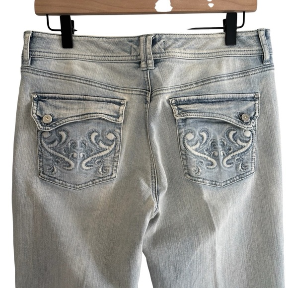White House Black Market Light Wash Jeans Size 6R Bootleg Embroidered Boho - Picture 9 of 16